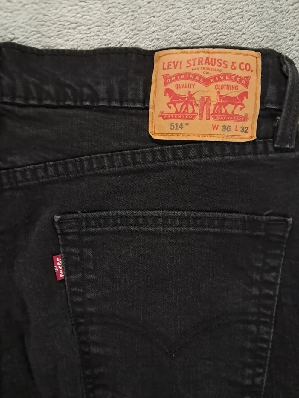 Levis 514 Jean Men 35x30, Tag 36x32 Black Denim Straight Fit Stretch